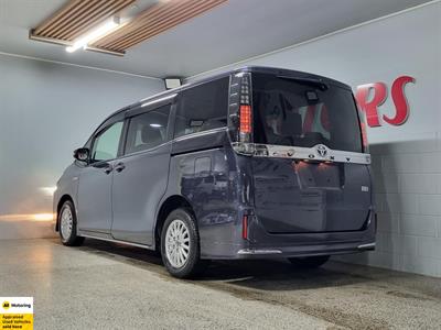 2014 Toyota Voxy - Thumbnail