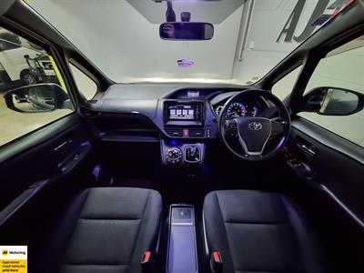 2014 Toyota Voxy - Thumbnail