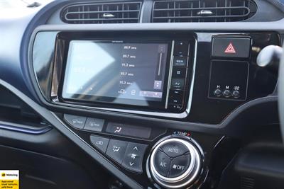 2015 Toyota Aqua - Thumbnail