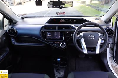 2015 Toyota Aqua - Thumbnail