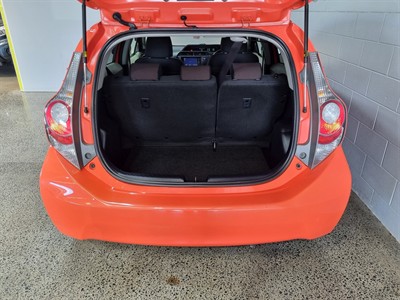 2012 Toyota Aqua - Thumbnail