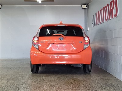 2012 Toyota Aqua - Thumbnail