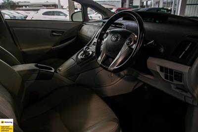 2014 Toyota Prius - Thumbnail