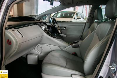 2014 Toyota Prius - Thumbnail
