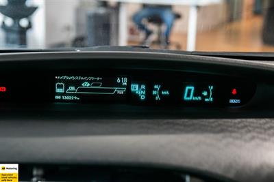 2014 Toyota Prius - Thumbnail