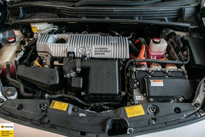 2014 Toyota Prius - Thumbnail