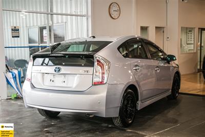 2014 Toyota Prius - Thumbnail