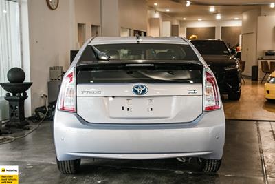 2014 Toyota Prius - Thumbnail