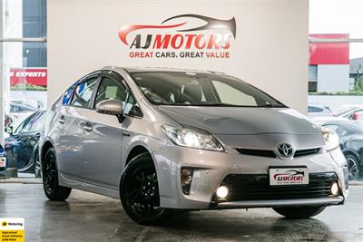 2014 Toyota Prius - Thumbnail