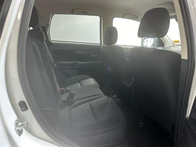 2020 Mitsubishi Outlander - Thumbnail