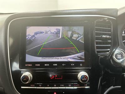 2020 Mitsubishi Outlander - Thumbnail