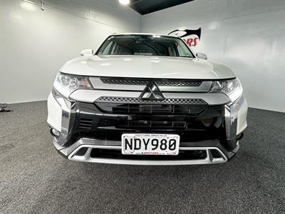 2020 Mitsubishi Outlander - Thumbnail