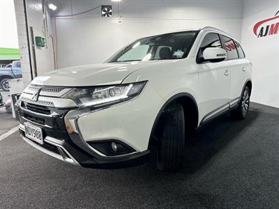 2020 Mitsubishi Outlander - Thumbnail