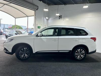 2020 Mitsubishi Outlander - Thumbnail