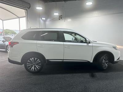 2020 Mitsubishi Outlander - Thumbnail