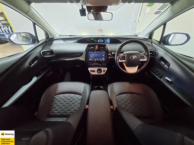 2019 Toyota Prius - Thumbnail
