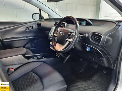 2019 Toyota Prius - Thumbnail