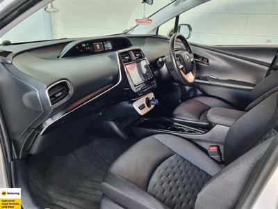 2019 Toyota Prius - Thumbnail