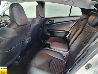 2019 Toyota Prius - Thumbnail