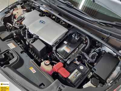 2019 Toyota Prius - Thumbnail