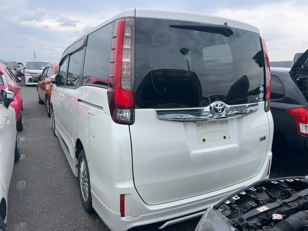 2014 Toyota Noah