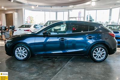 2016 Mazda Axela - Thumbnail