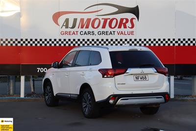 2021 Mitsubishi Outlander - Thumbnail