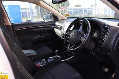 2021 Mitsubishi Outlander - Thumbnail