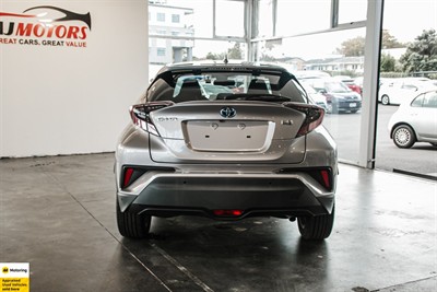 2017 Toyota C-HR - Thumbnail