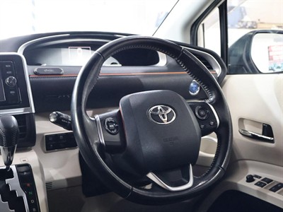 2017 Toyota Sienta - Thumbnail
