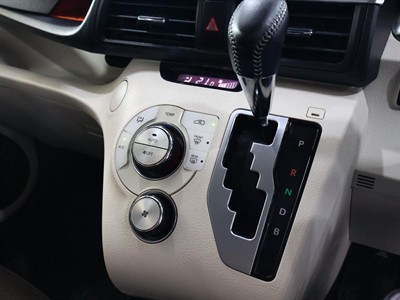 2017 Toyota Sienta - Thumbnail