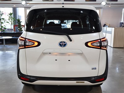 2017 Toyota Sienta - Thumbnail