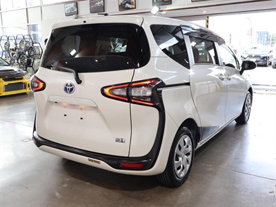 2017 Toyota Sienta - Thumbnail