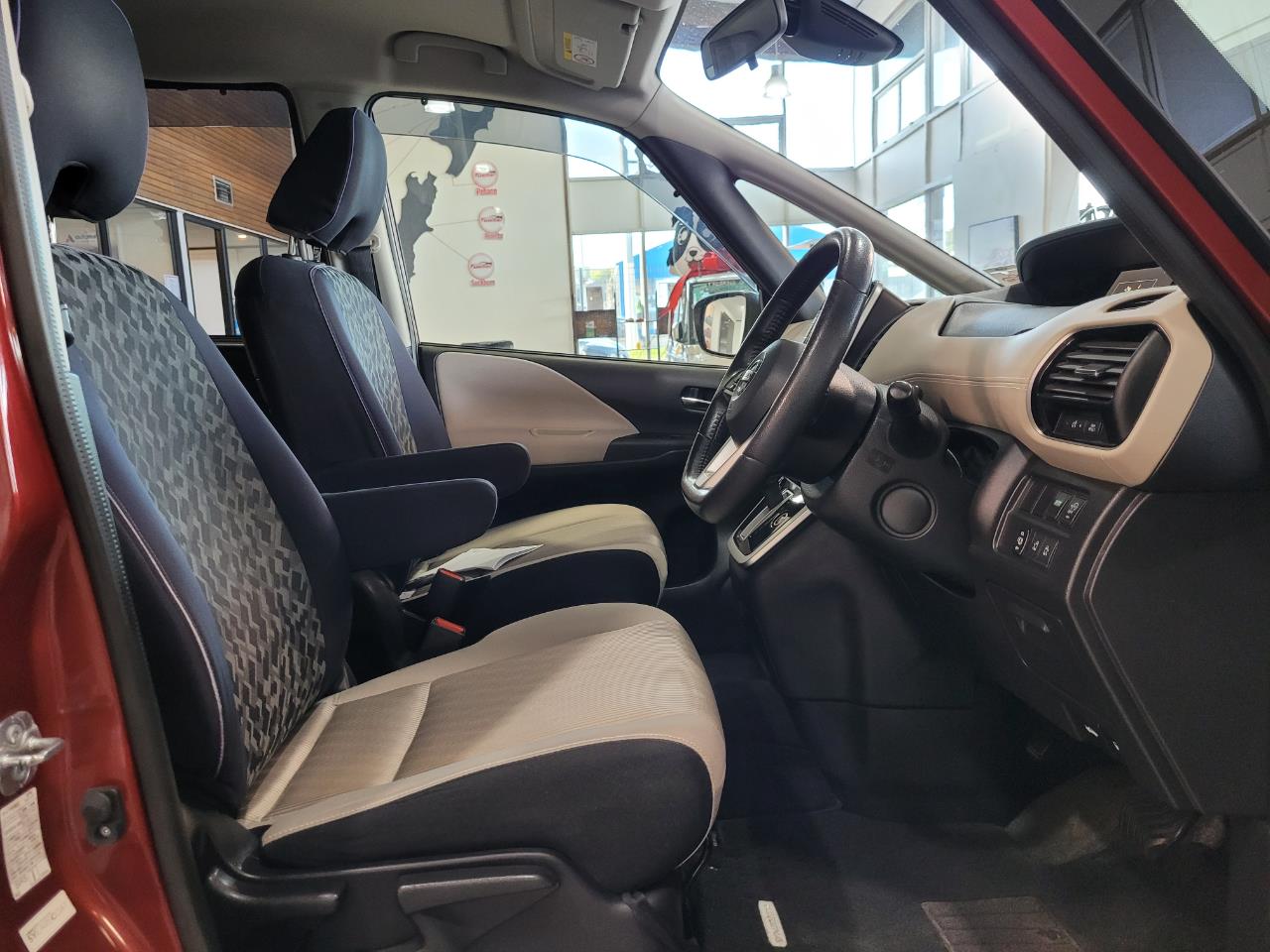 2017 Nissan Serena