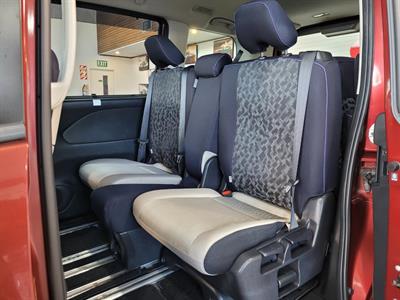 2017 Nissan Serena - Thumbnail