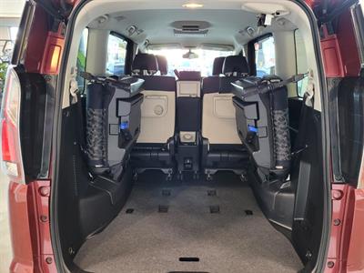 2017 Nissan Serena - Thumbnail