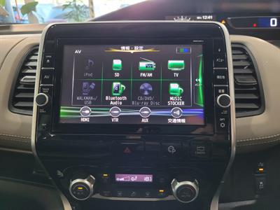 2017 Nissan Serena - Thumbnail