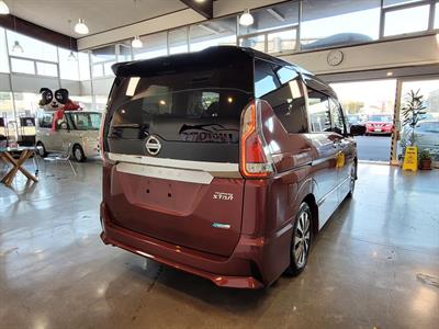2017 Nissan Serena - Thumbnail