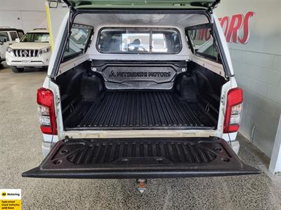 2020 Mitsubishi Triton - Thumbnail