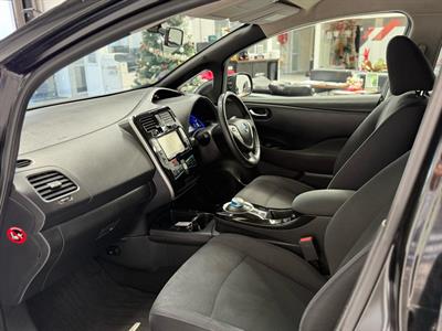 2015 Nissan Leaf - Thumbnail