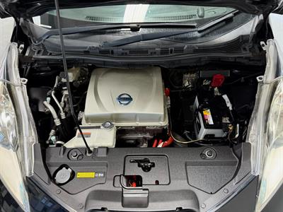 2015 Nissan Leaf - Thumbnail