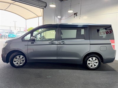 2013 Honda STEPWAGON - Thumbnail