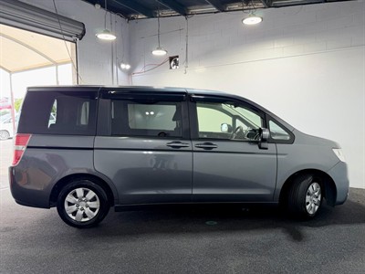 2013 Honda STEPWAGON - Thumbnail