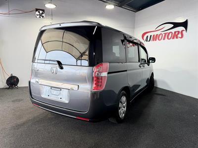 2013 Honda STEPWAGON - Thumbnail