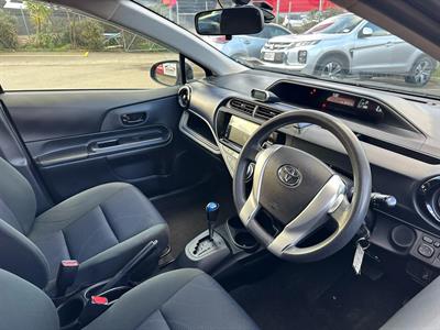 2015 Toyota Aqua - Thumbnail