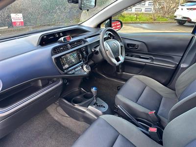 2015 Toyota Aqua - Thumbnail