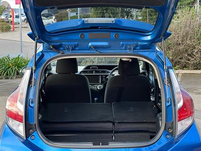 2015 Toyota Aqua - Thumbnail