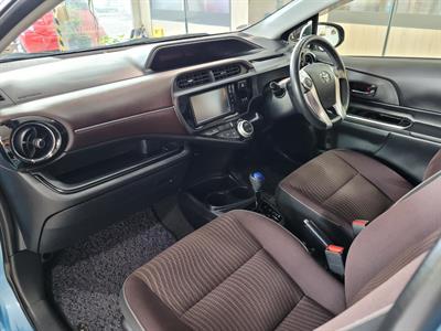 2015 Toyota Aqua - Thumbnail