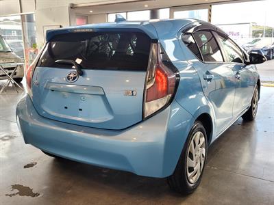 2015 Toyota Aqua - Thumbnail