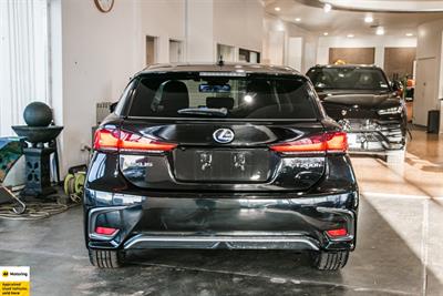 2017 Lexus CT - Thumbnail
